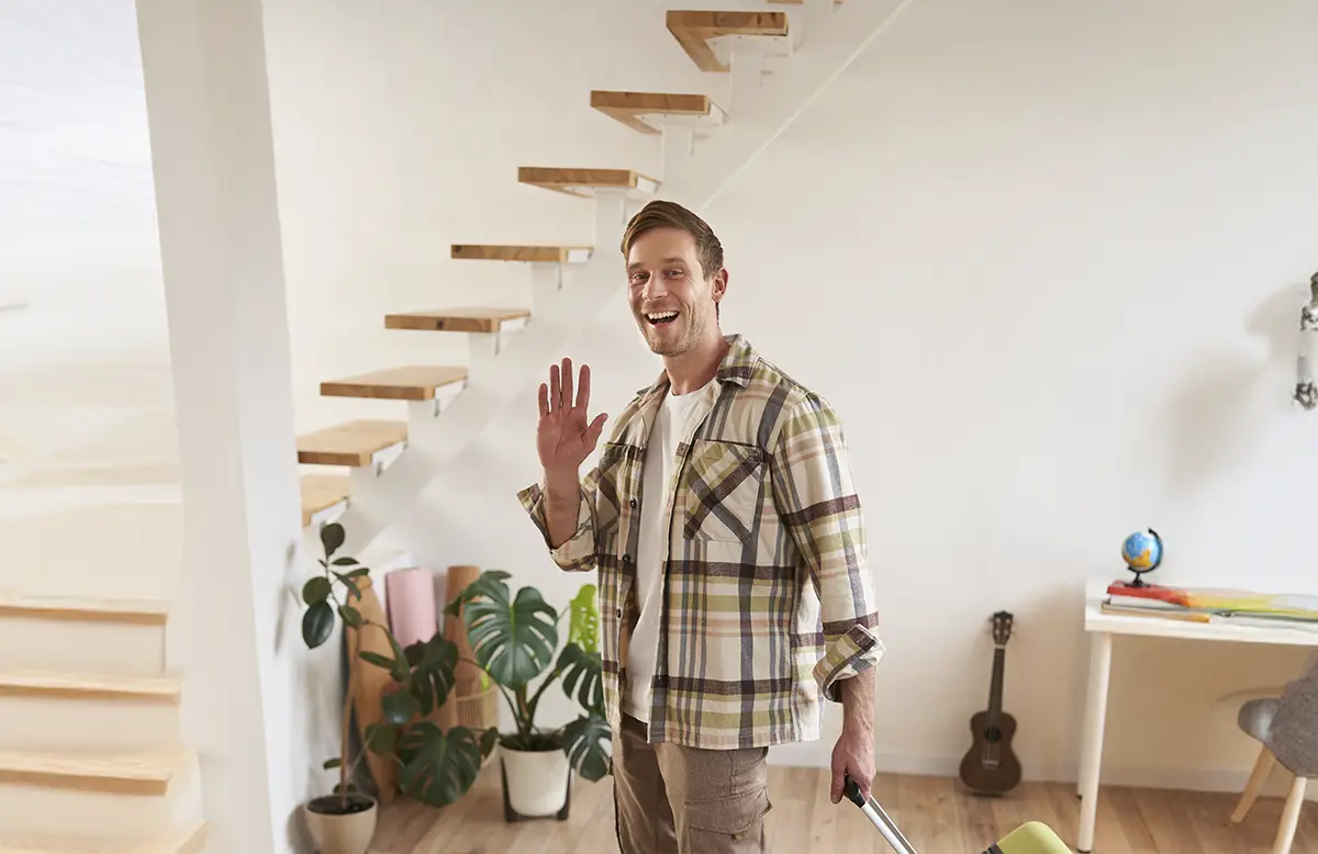 Homeowner shaking hands with a professional handyman after repair work